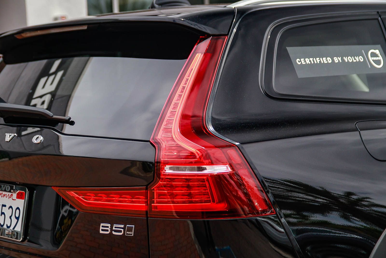 Certified 2026 Volvo V60 B5 Cross Country Ultra w/ Climate Package AWD/4WD image 9