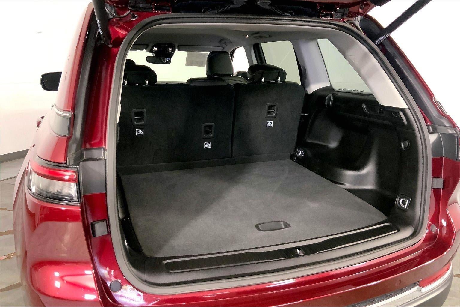 Used 2023 Jeep Grand Cherokee Limited AWD/4WD image 4