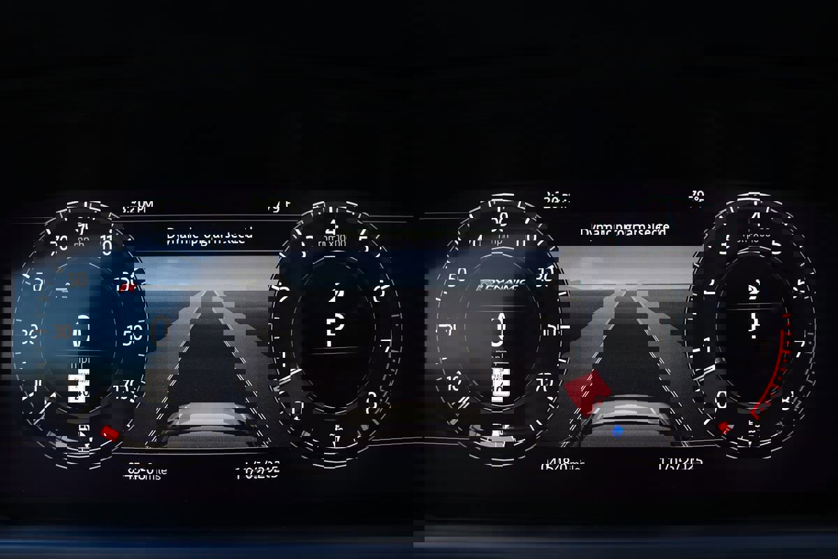 Used 2018 Land Rover Range Rover Velar R-Dynamic SE image 22