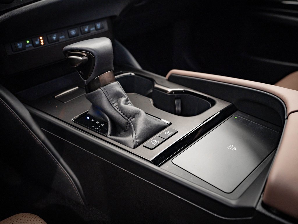 Certified 2025 Lexus ES 300h w/ Luxury Package image 37