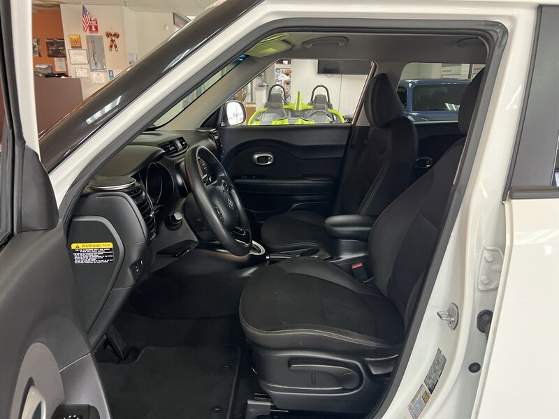 Used 2019 Kia Soul FWD image 12
