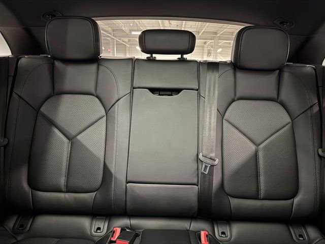 Certified 2026 Porsche Macan AWD/4WD image 27