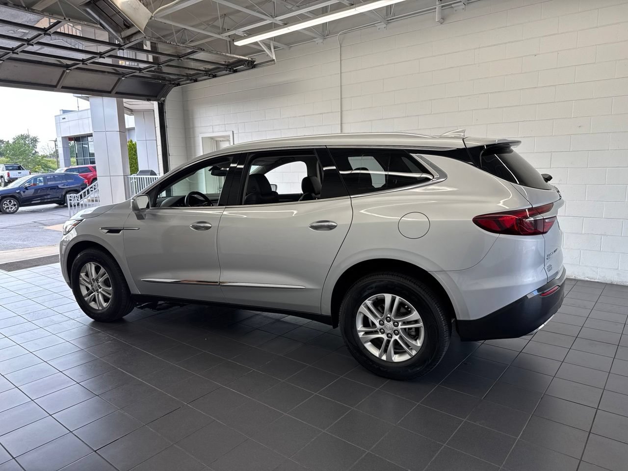 Used 2020 Buick Enclave Essence AWD/4WD image 5