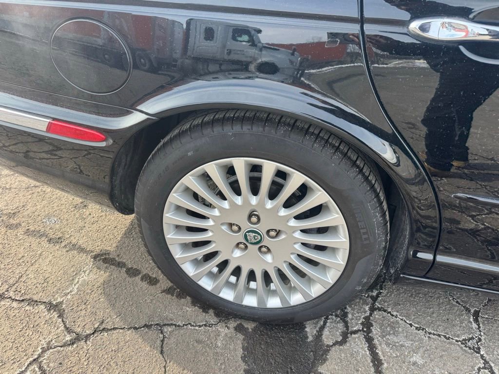 Used 2005 Jaguar XJ8 image 16