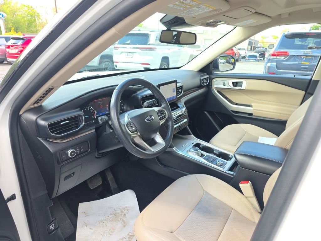 Used 2021 Ford Explorer Limited w/ Equipment Group 301A AWD/4WD image 8