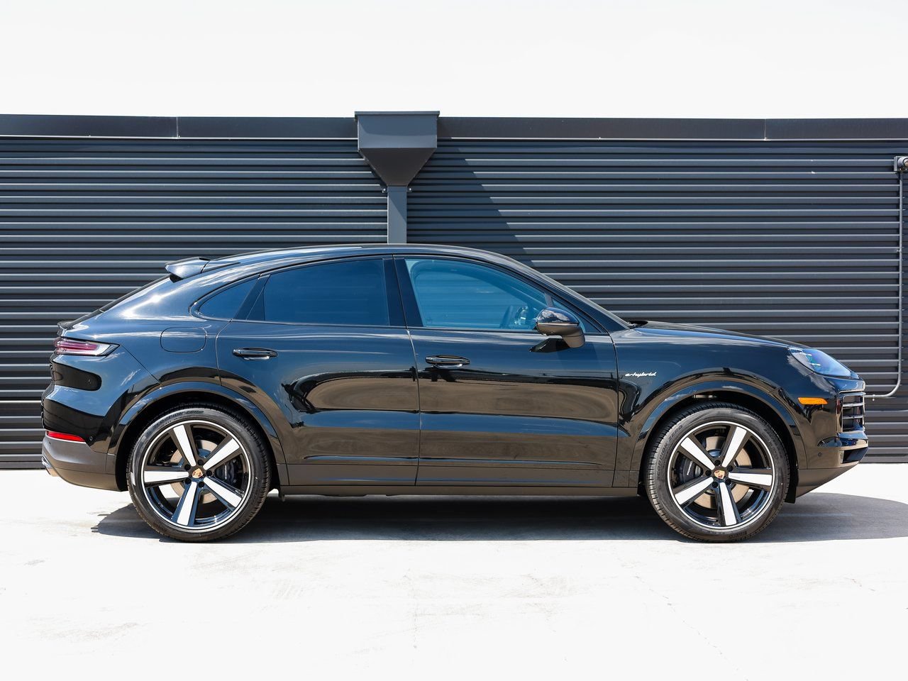 New 2026 Porsche Cayenne E-Hybrid Coupe AWD/4WD image 8