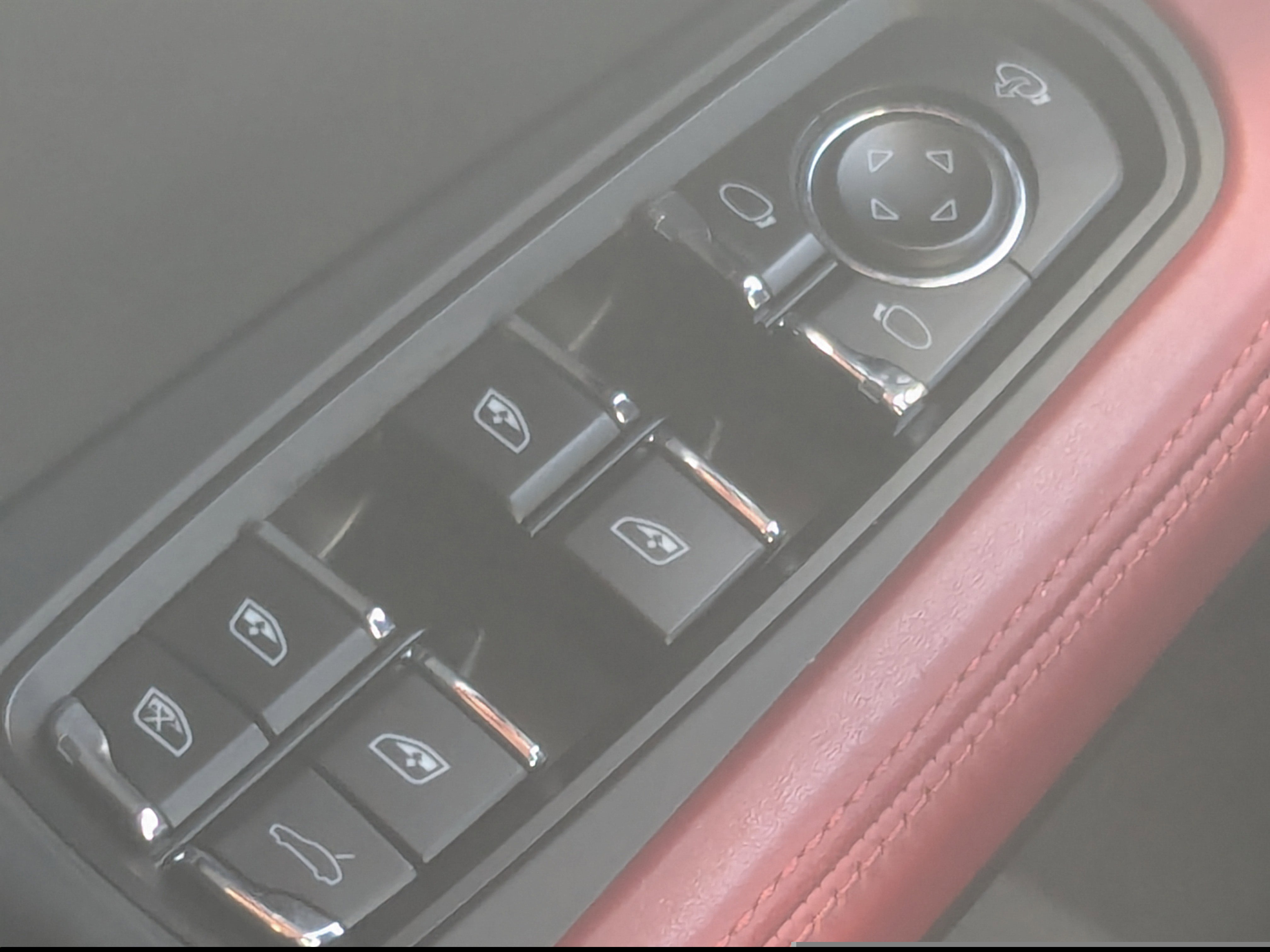 Used 2023 Porsche Macan Turbo image 29