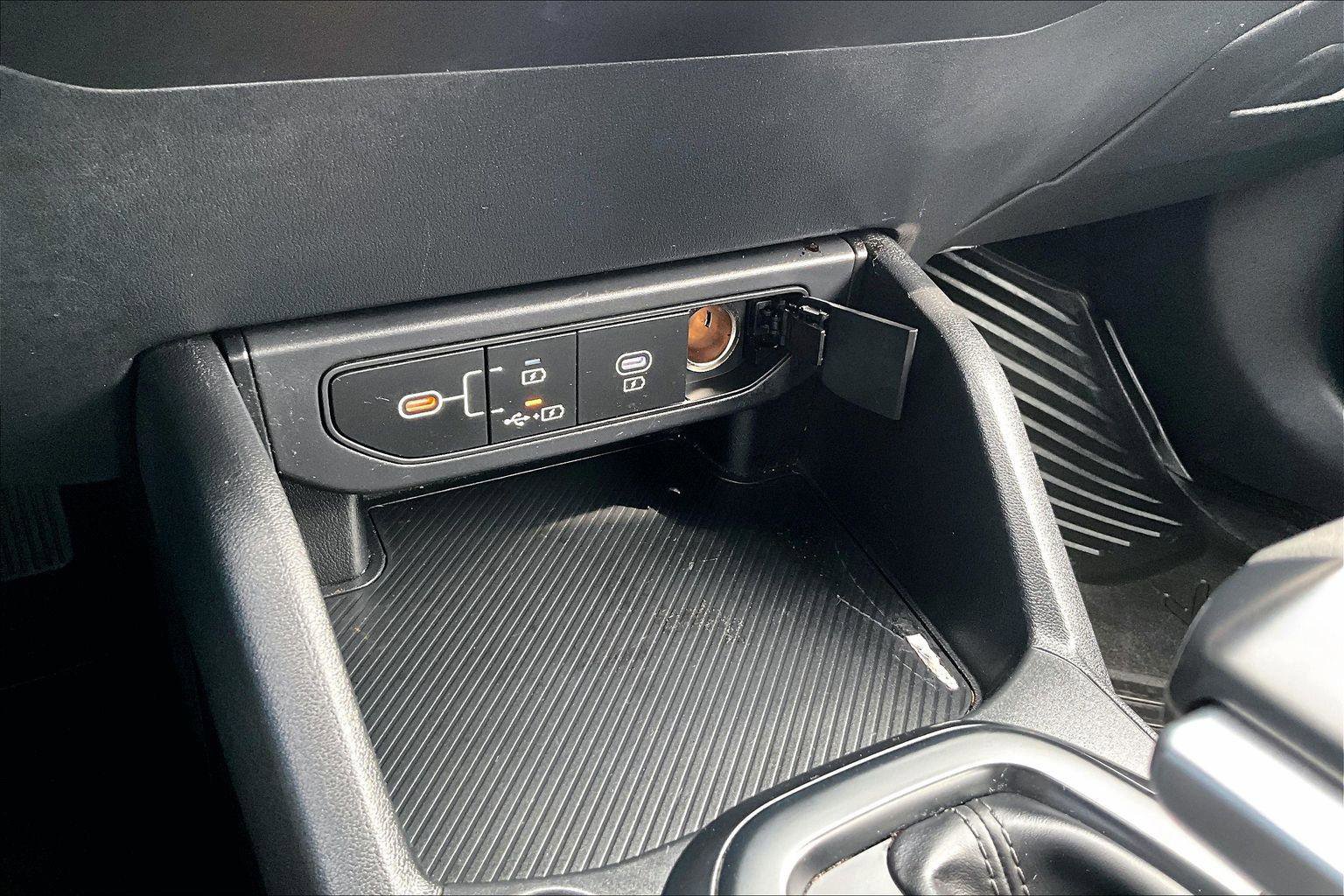 Used 2025 Kia K4 LXS image 32