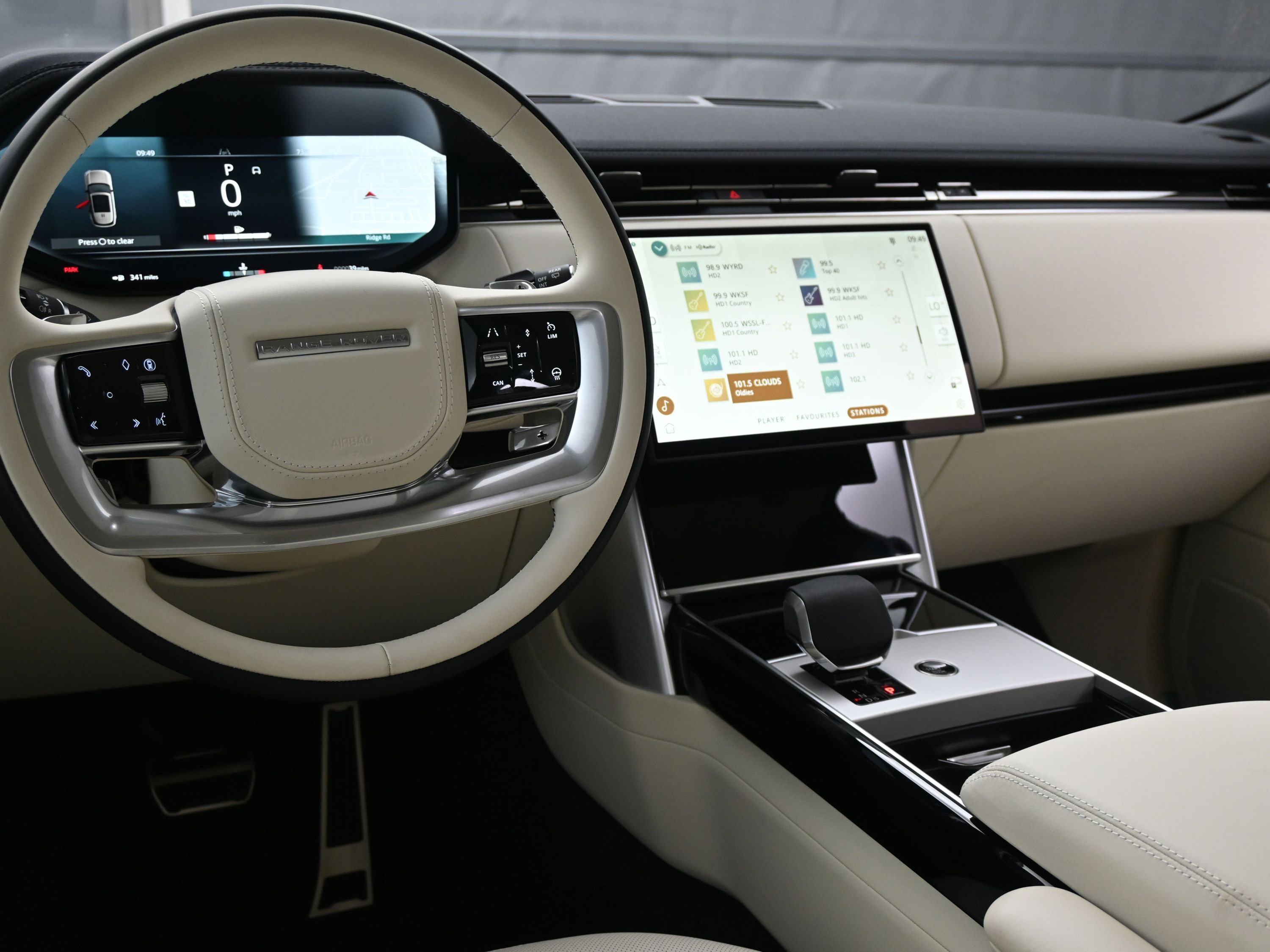 New 2025 Land Rover Range Rover SE image 7