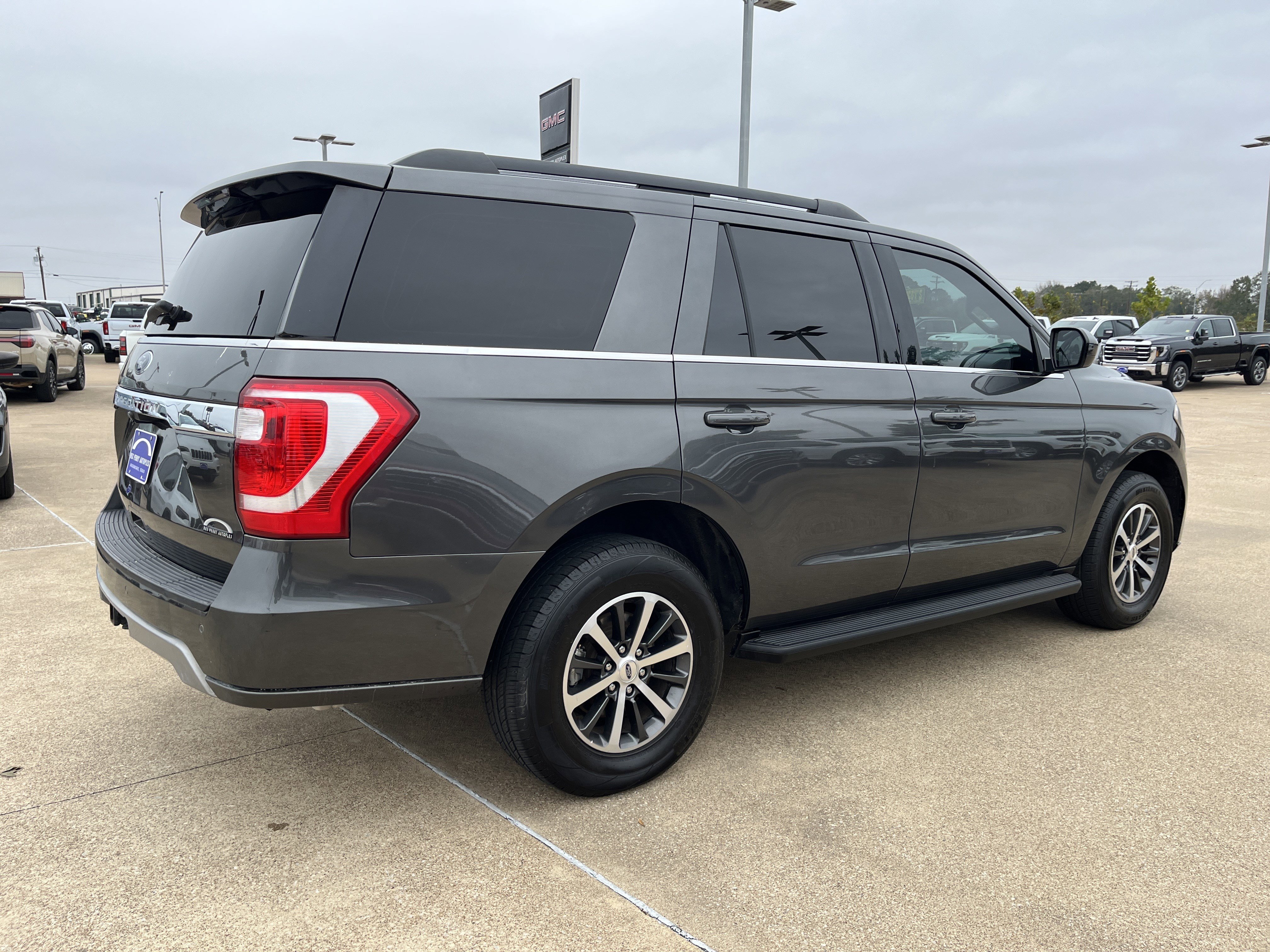 Used 2021 Ford Expedition XLT image 3