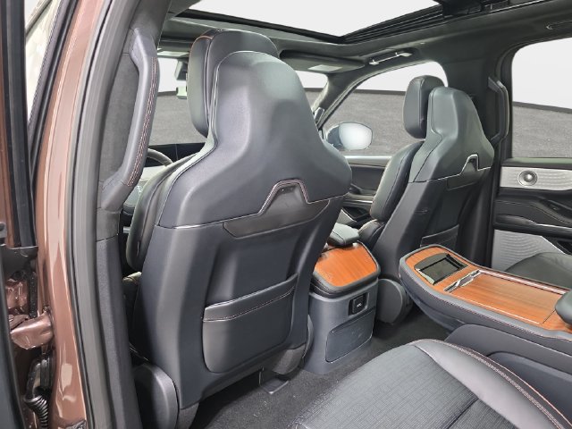 New 2027 Lincoln Navigator Black Label AWD/4WD image 10