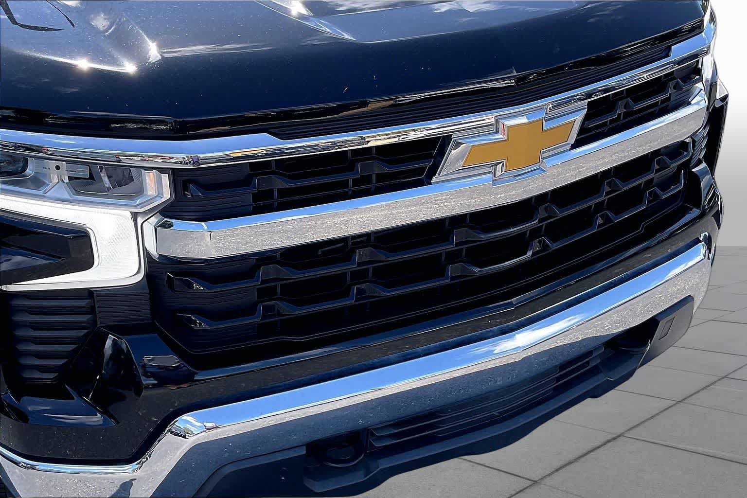 Used 2023 Chevrolet Silverado 1500 LT AWD/4WD image 29