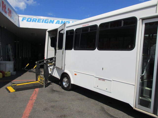 Used 2013 Ford E-450 and Econoline 450 Super Duty w/ Shuttle Bus Prep Pkg RWD image 33