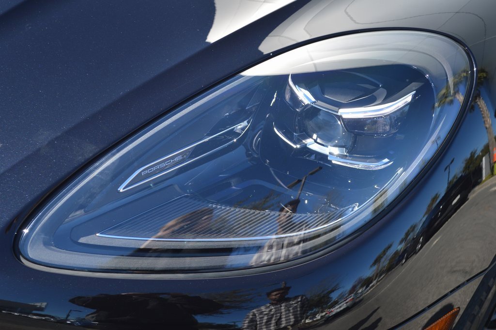 Used 2025 Porsche Macan image 11