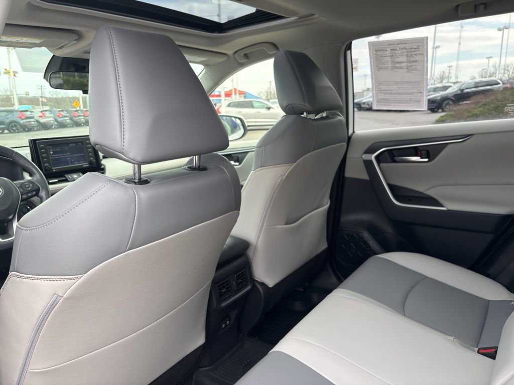 Used 2020 Toyota RAV4 XLE Premium image 28