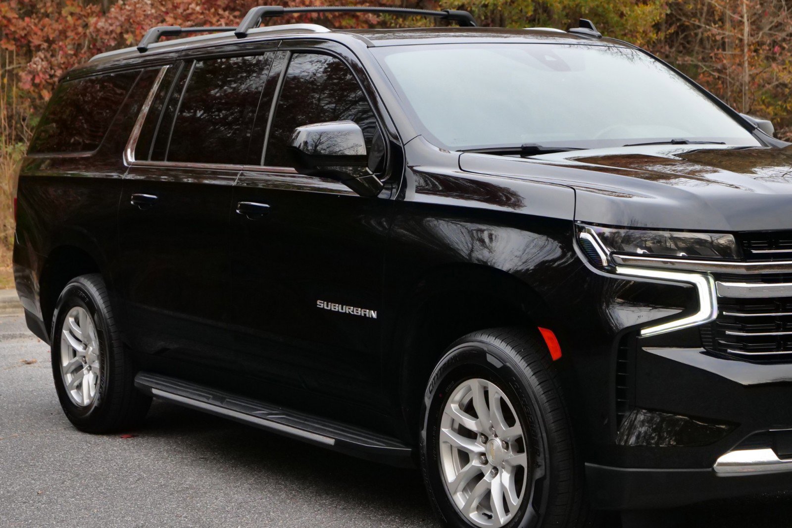 Used 2021 Chevrolet Suburban LT image 33