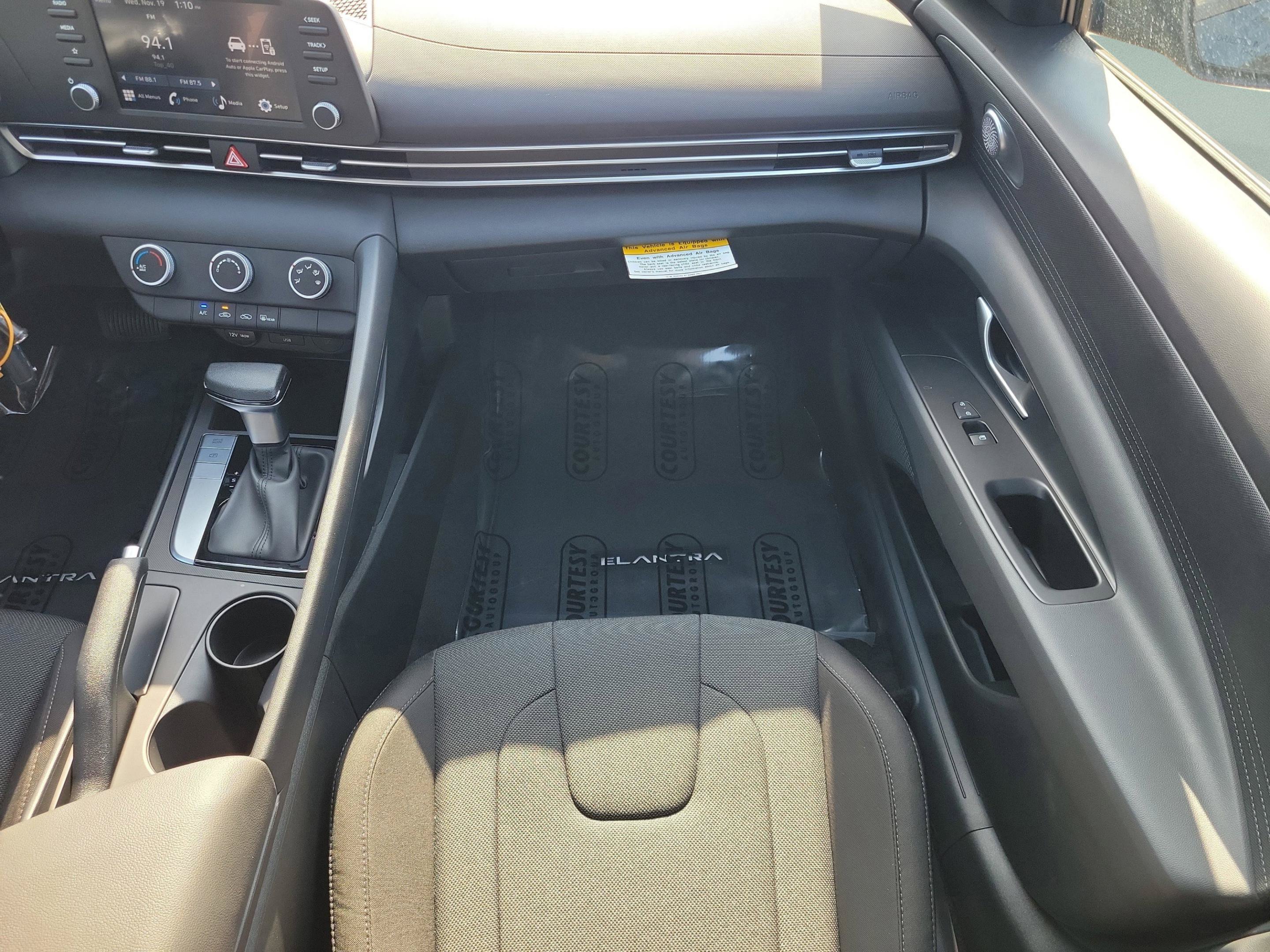 New 2026 Hyundai Elantra SE FWD image 15