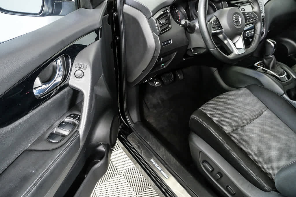 Used 2019 Nissan Rogue Sport SV w/ All-Weather Package FWD image 7
