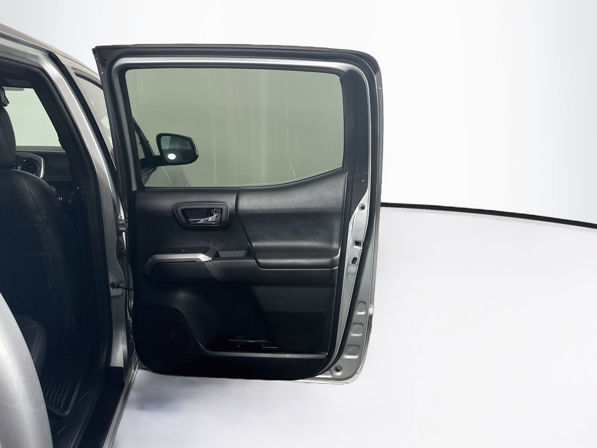 Used 2022 Toyota Tacoma Limited AWD/4WD image 31