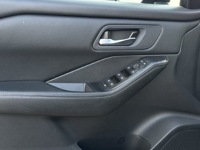 Used 2024 Nissan Rogue SV FWD image 23