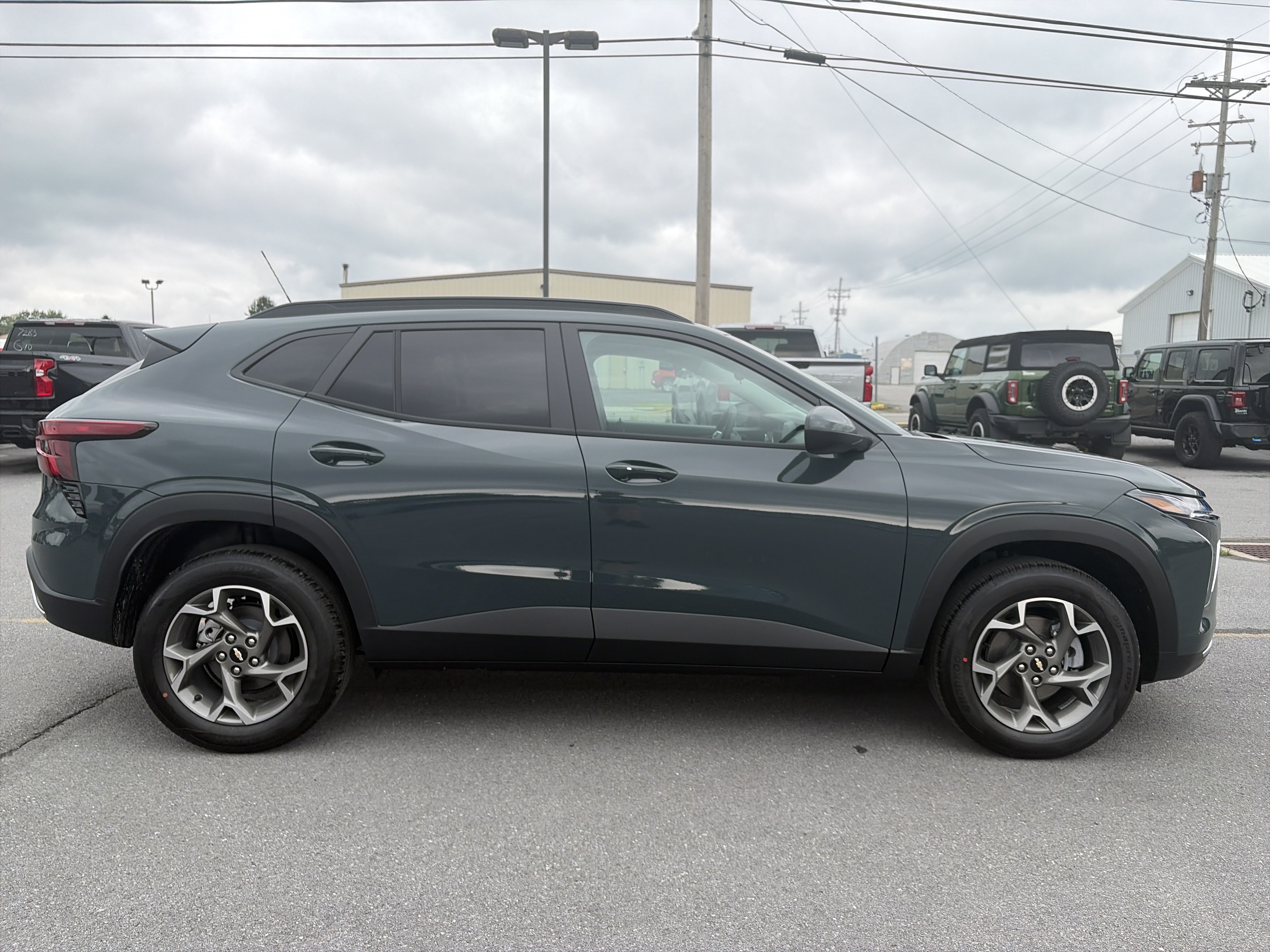 New 2026 Chevrolet Trax LT w/ LT Convenience Package FWD image 12