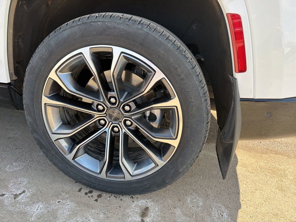 Used 2023 Jeep Grand Wagoneer Series III image 9