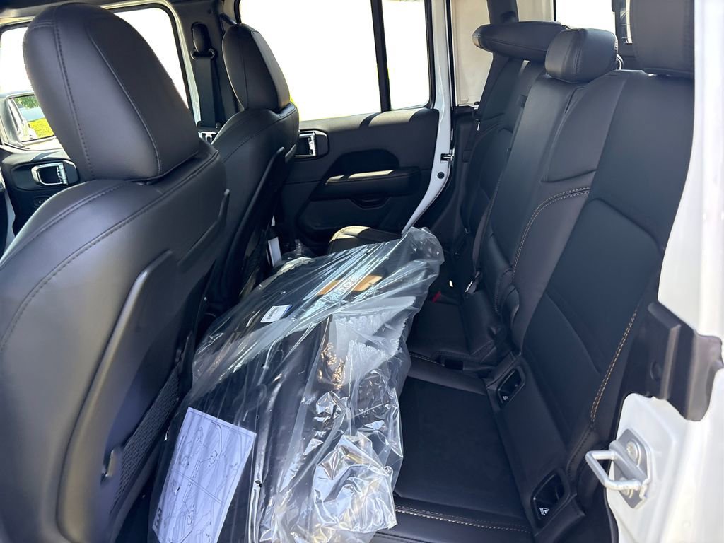 Used 2025 Jeep Gladiator Sport w/ Premium Package image 10