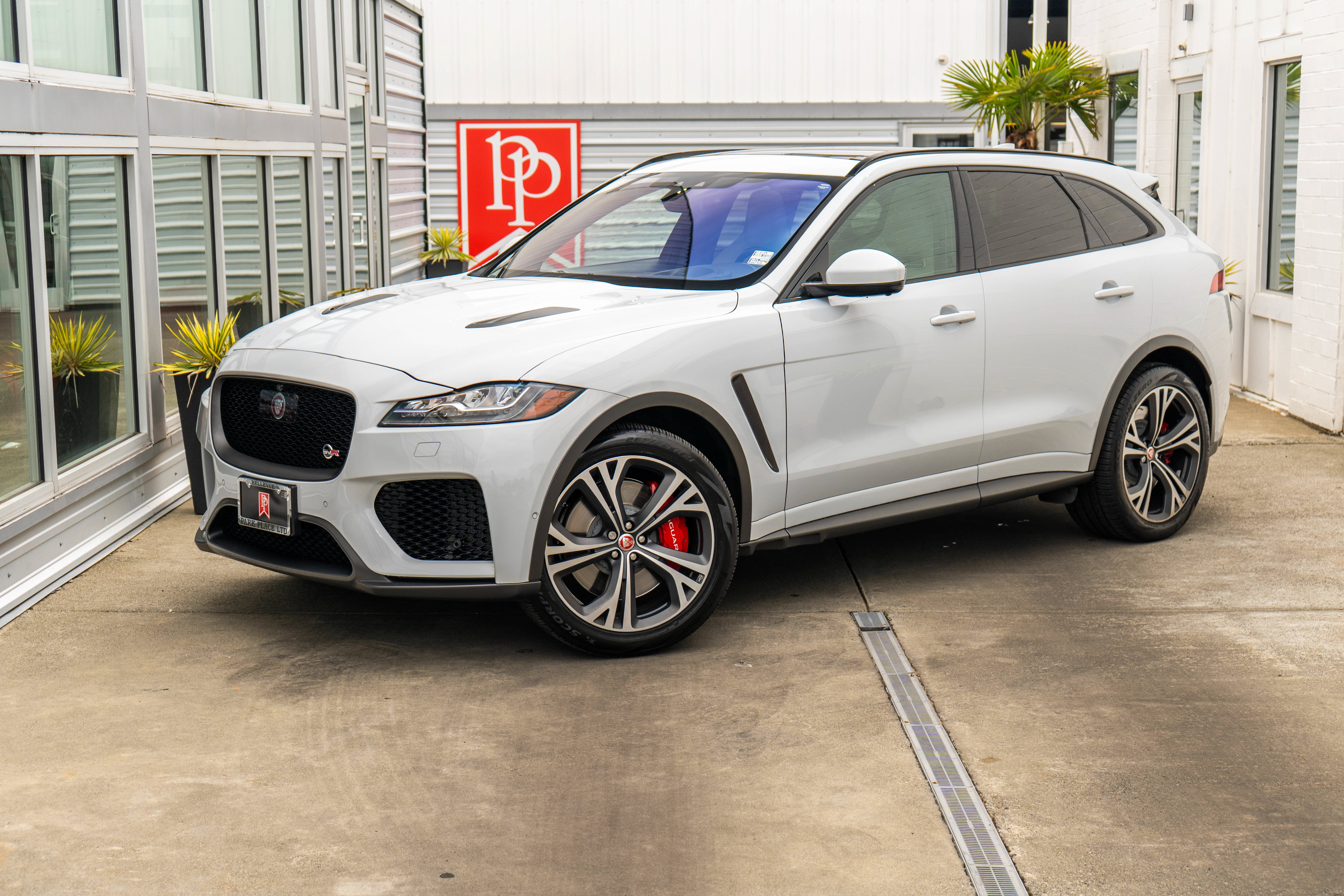 Used 2019 Jaguar F-PACE SVR AWD/4WD image 2