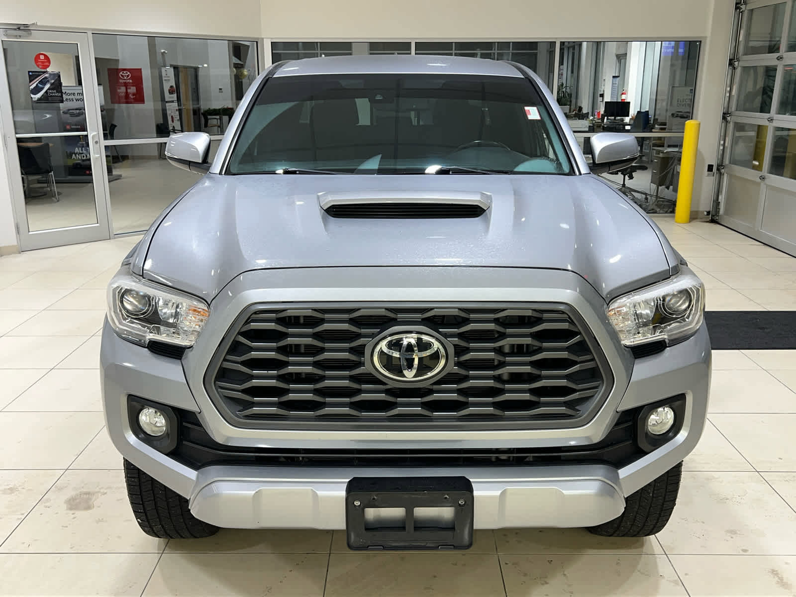 Used 2020 Toyota Tacoma TRD Sport image 3