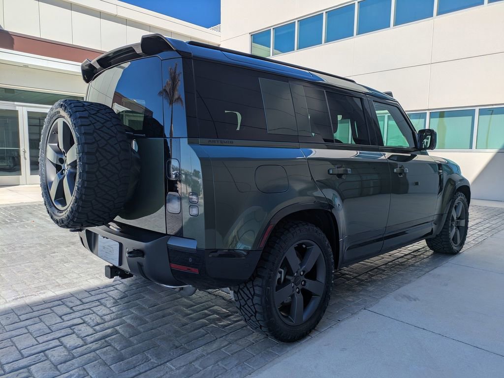 New 2026 Land Rover Defender 110 X-Dynamic SE image 4