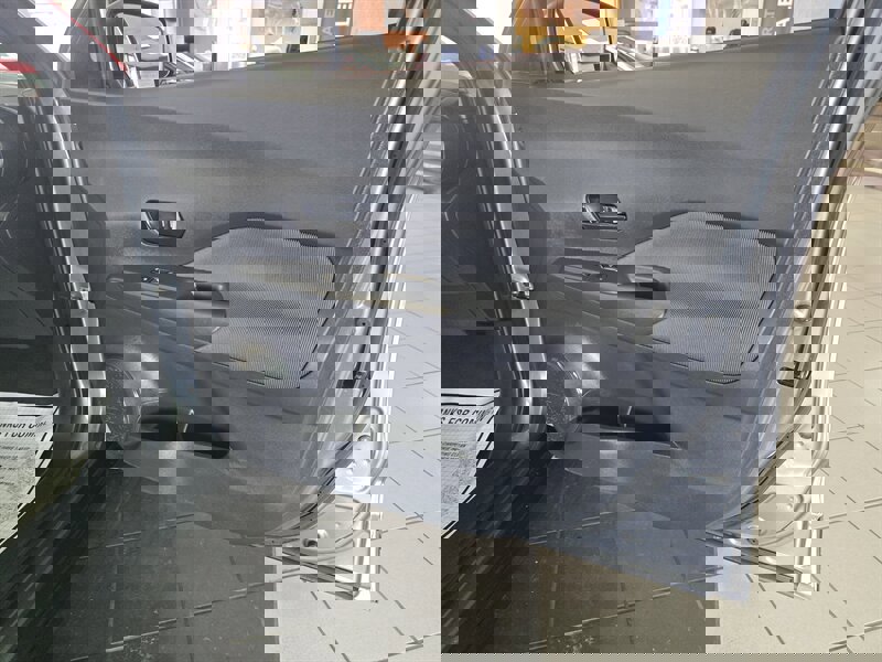 Used 2020 Nissan Kicks S image 12