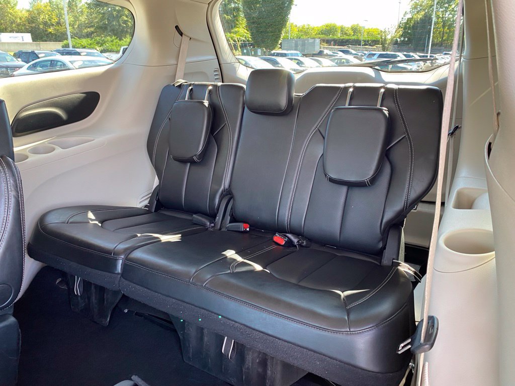 Used 2024 Chrysler Pacifica Touring-L FWD image 25