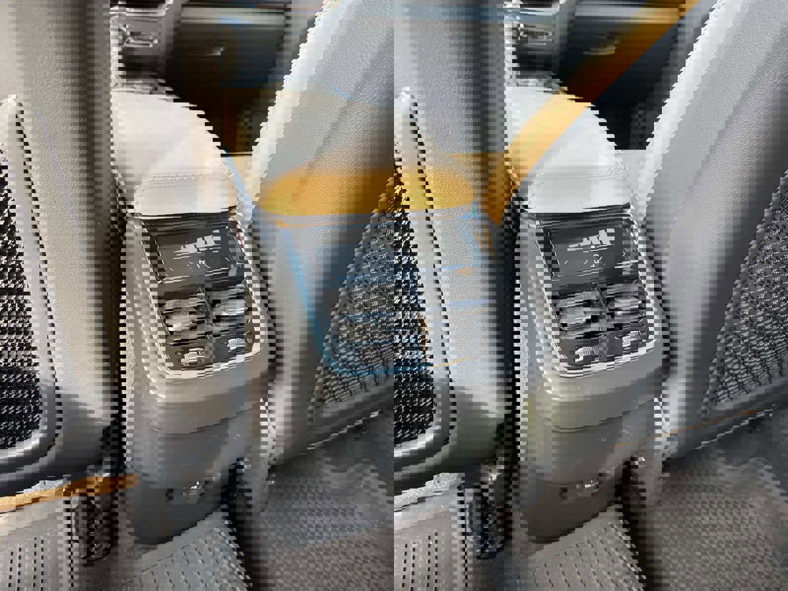 Used 2021 Volvo XC60 T5 Inscription w/ Advanced Package image 17