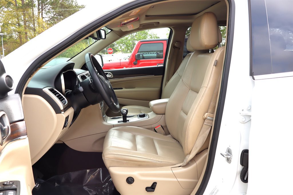 Used 2014 Jeep Grand Cherokee Limited w/ Trailer Tow Group IV AWD/4WD image 15