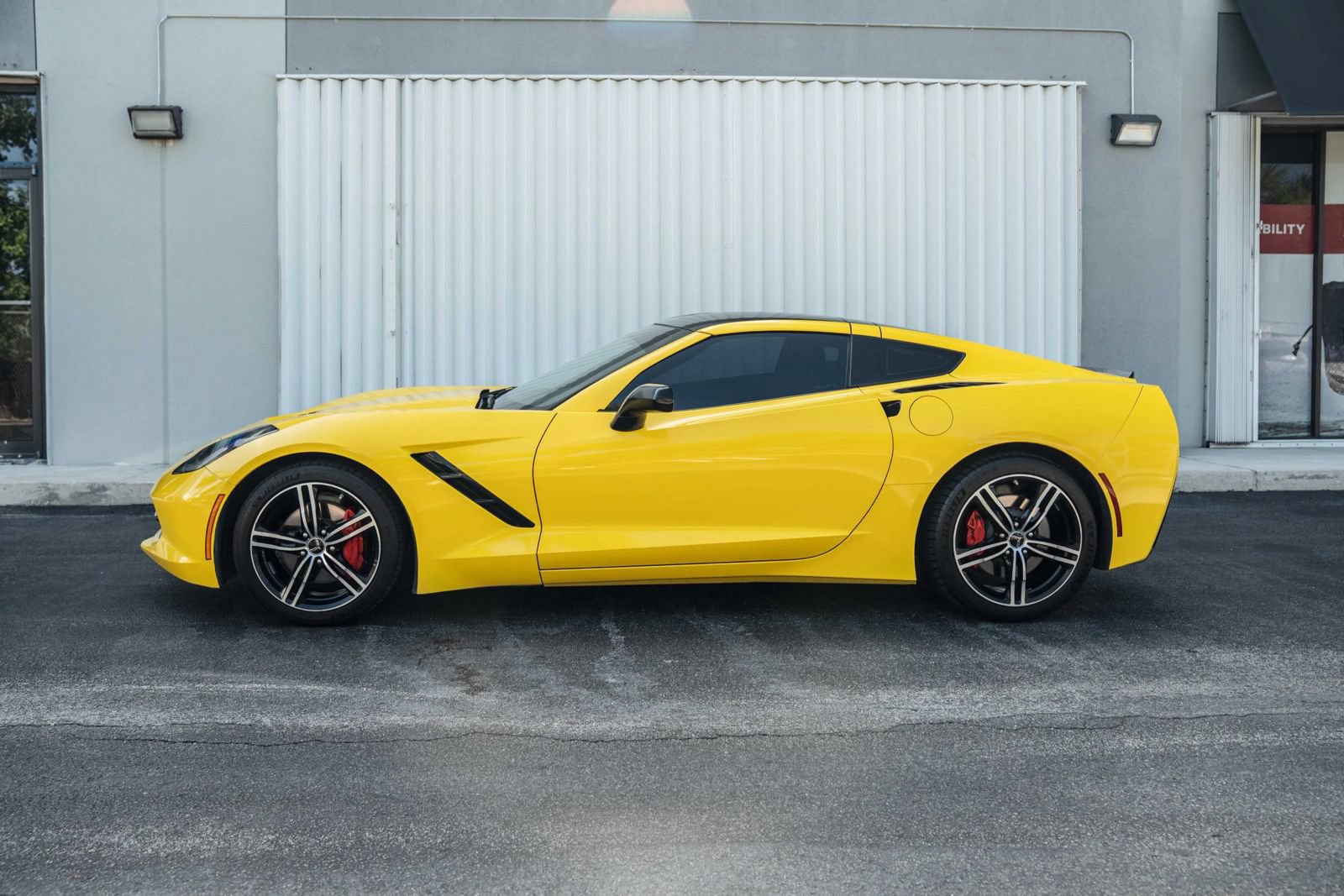 Used 2017 Chevrolet Corvette Stingray Coupe w/ 1LT RWD image 6