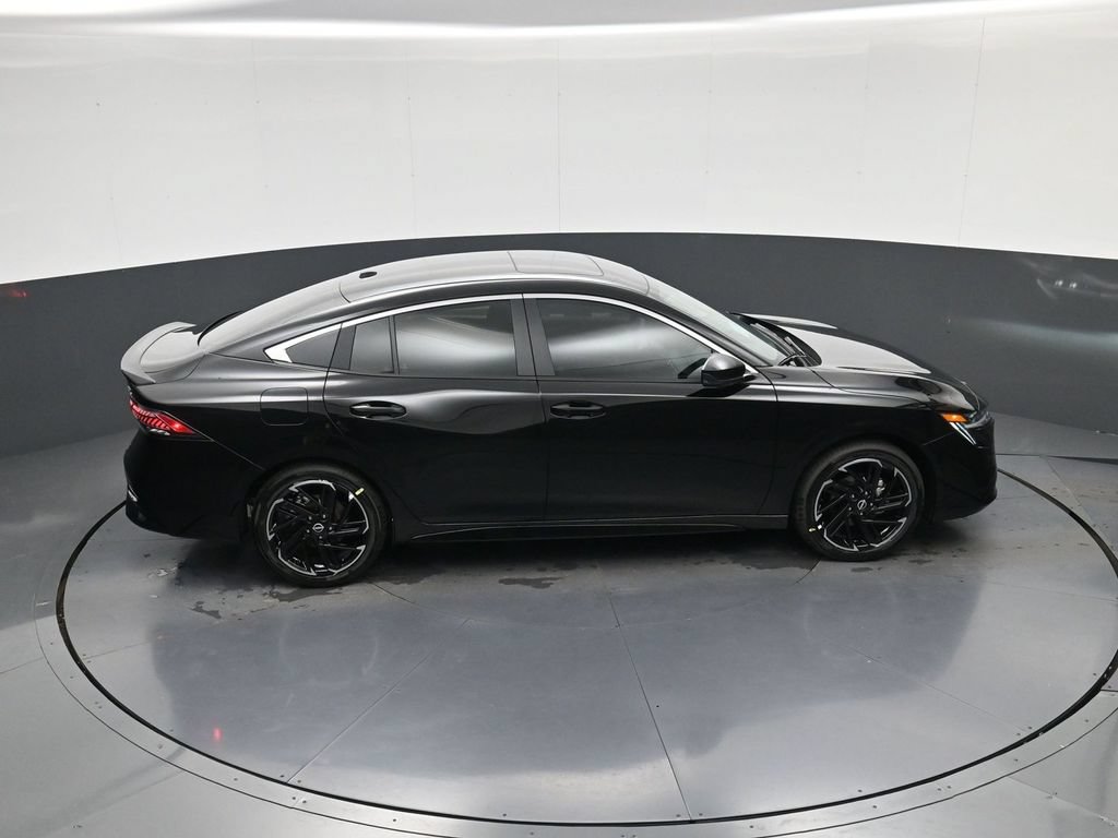New 2026 Nissan Sentra SR w/ SR Premium Package FWD image 33