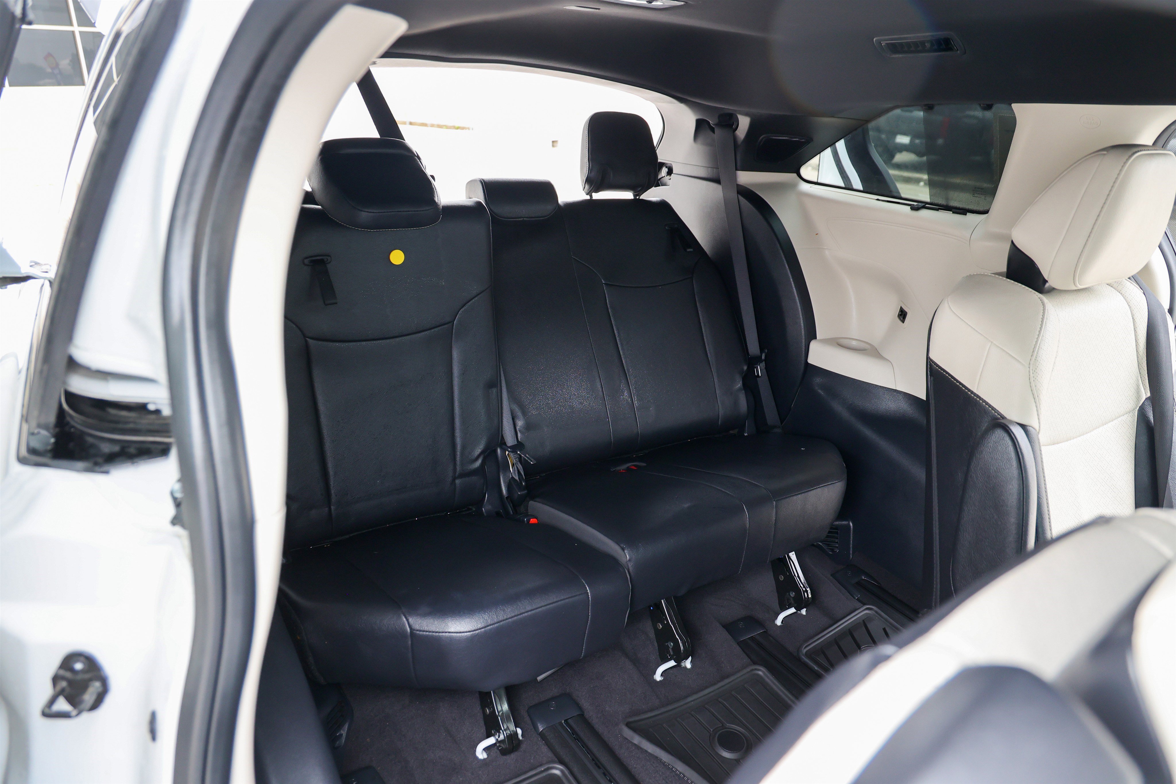 Used 2025 Toyota Sienna Platinum FWD image 50