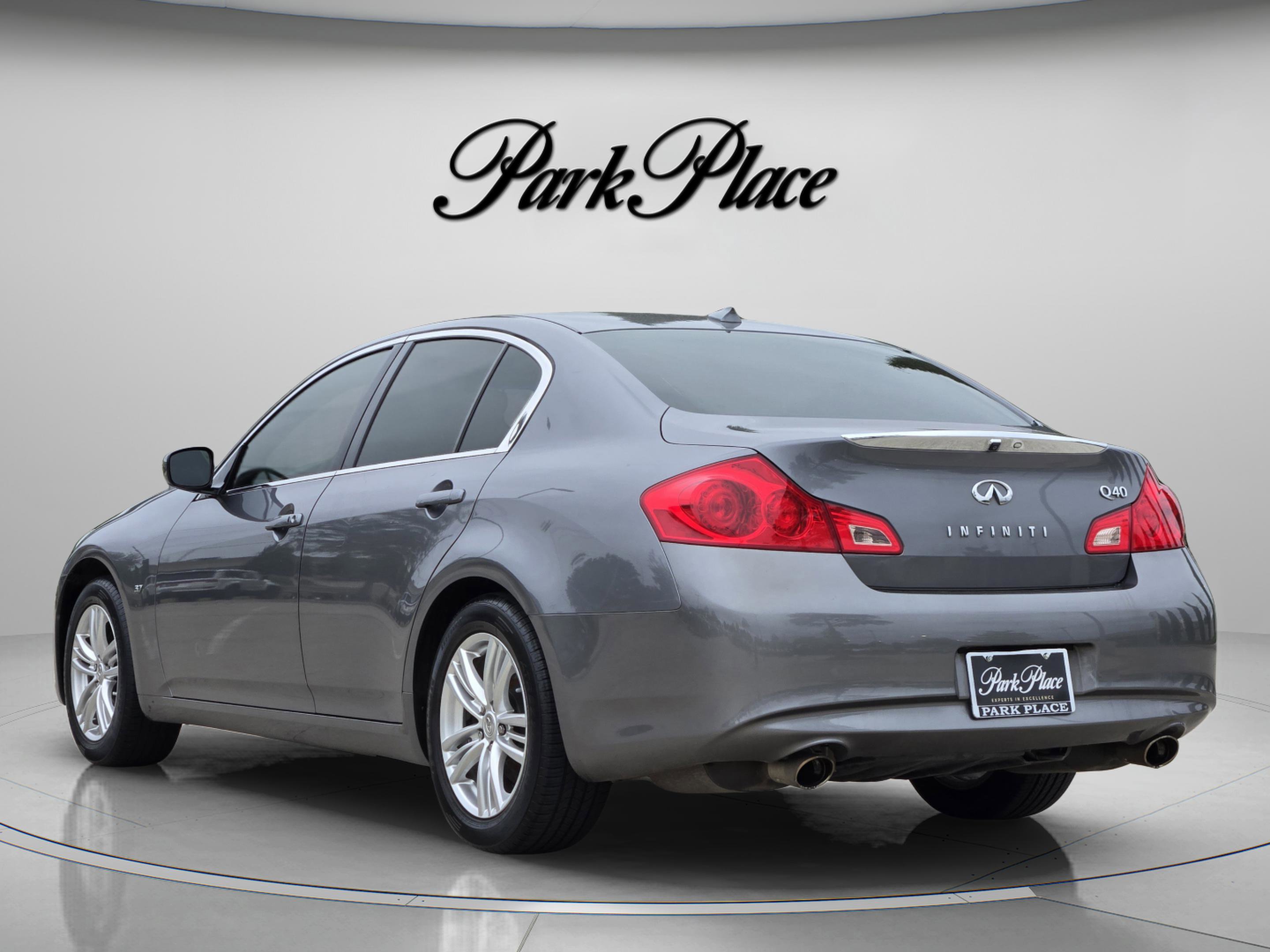Used 2015 INFINITI Q40 w/ Navigation Package RWD image 3