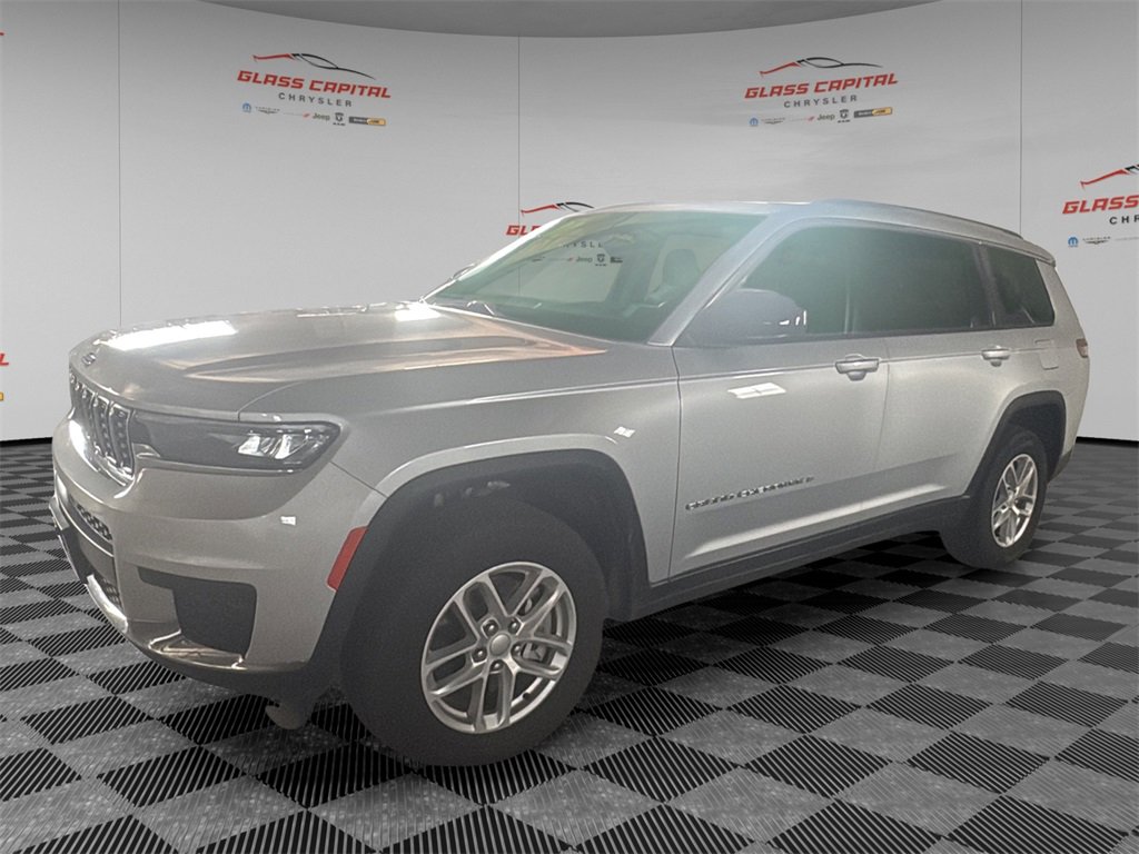 Used 2024 Jeep Grand Cherokee L Laredo image 3