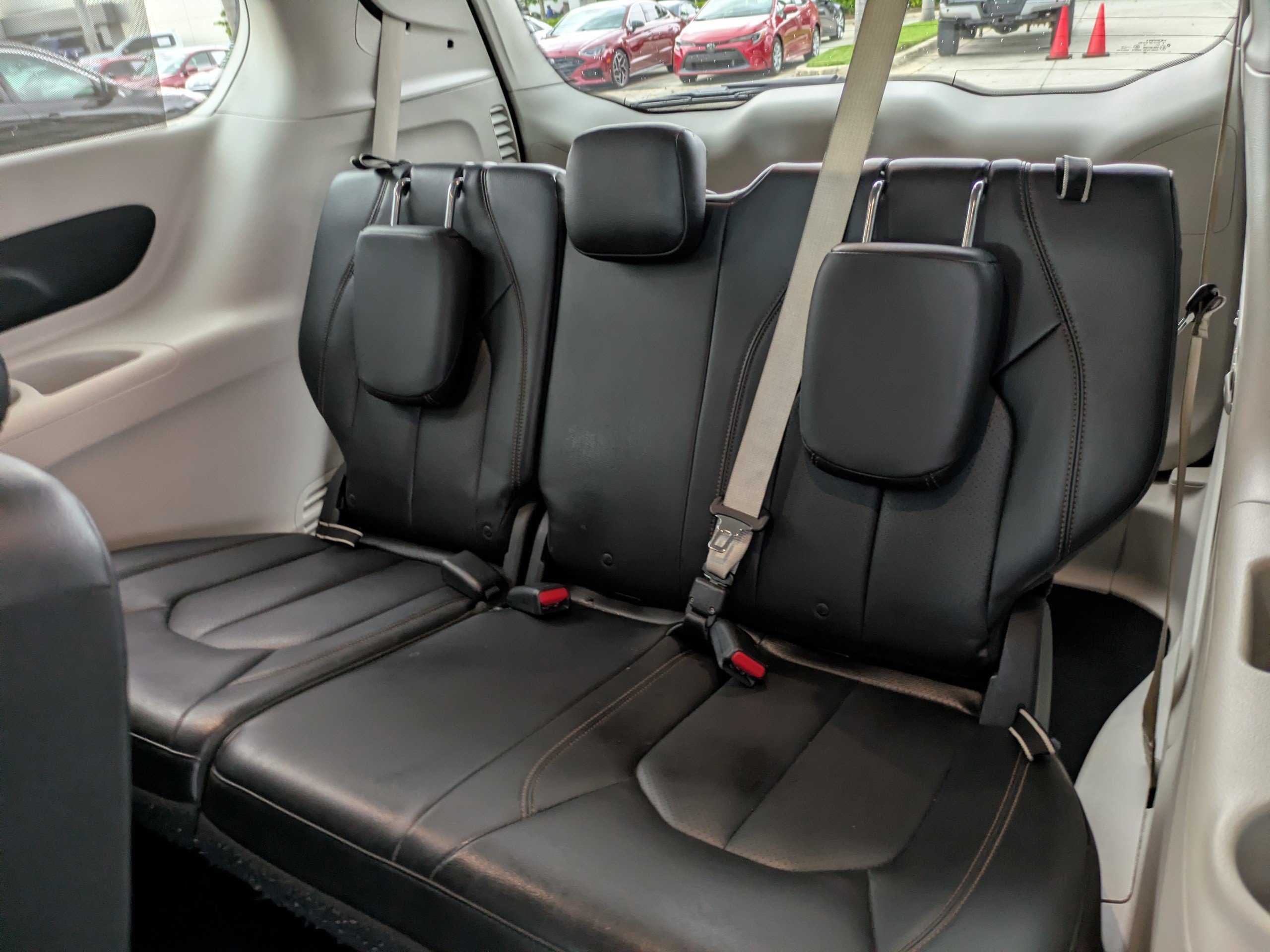 Used 2018 Chrysler Pacifica Touring-L FWD image 15