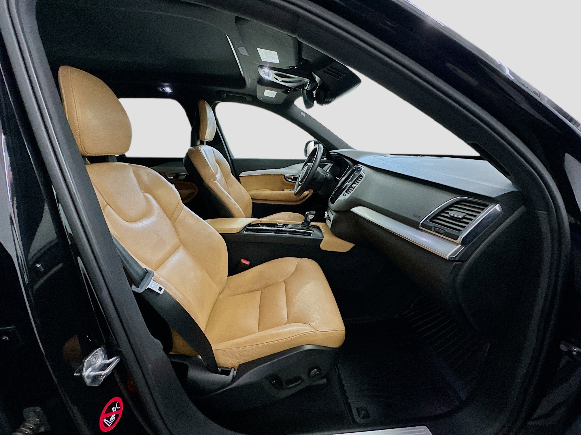 Used 2017 Volvo XC90 T6 Momentum w/ Vision Package image 35