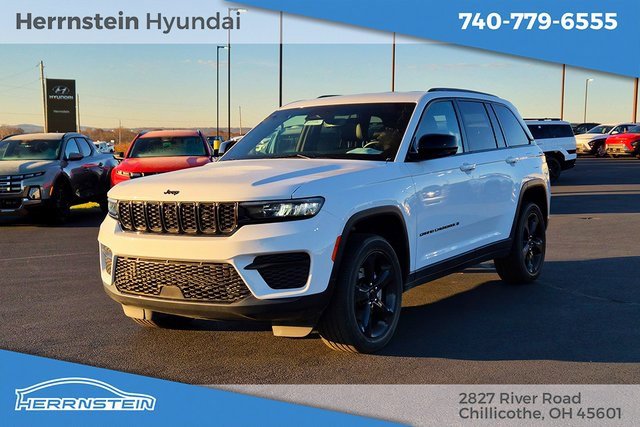 Used 2022 Jeep Grand Cherokee Altitude image 3