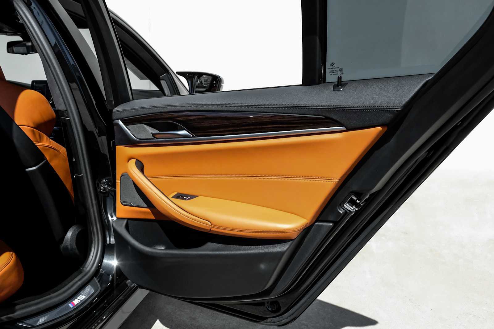 Used 2023 BMW M5 image 44