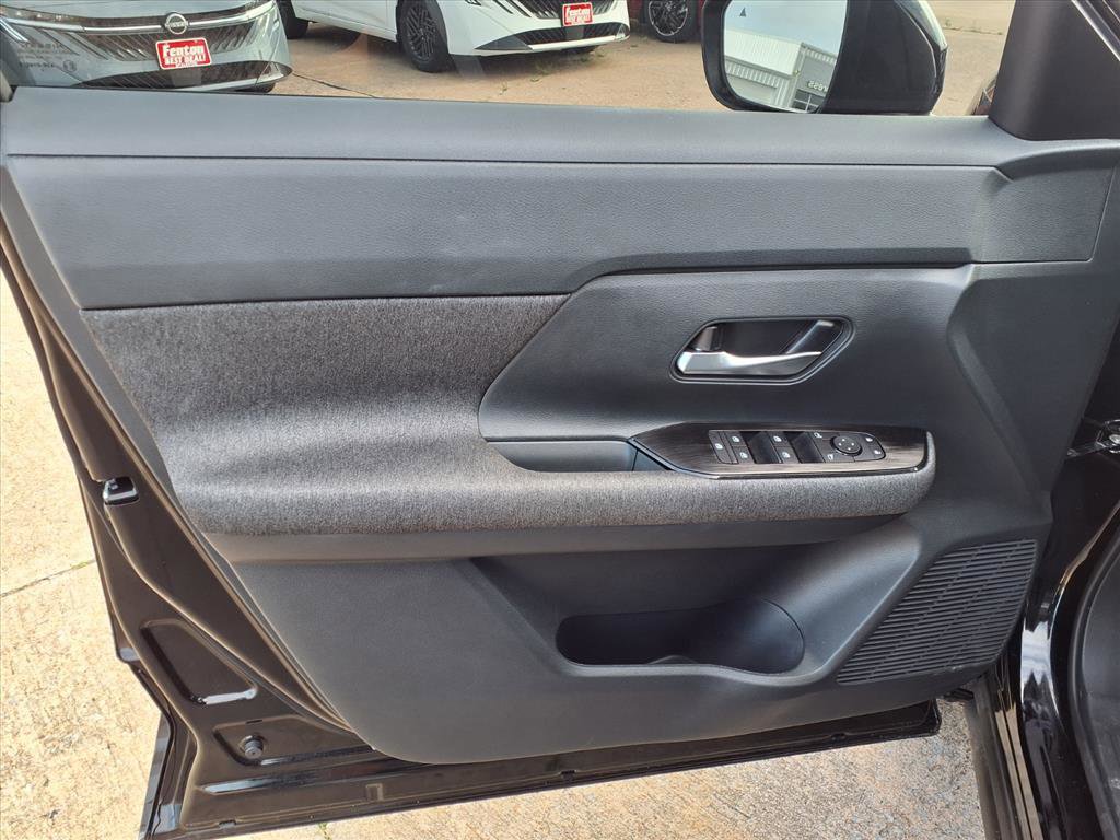 Certified 2025 Nissan Kicks SV AWD/4WD image 13