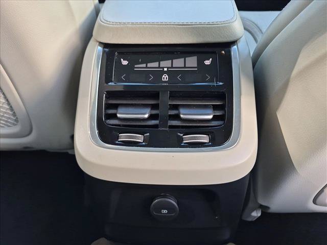 Used 2023 Volvo XC90 T8 Ultimate w/ Lounge Package AWD/4WD image 17