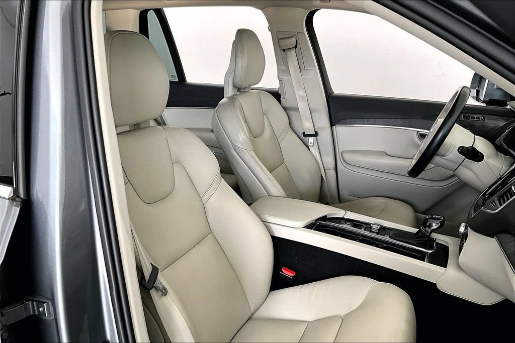 Used 2020 Volvo XC90 T5 Momentum w/ Protection Package Premier AWD/4WD image 6