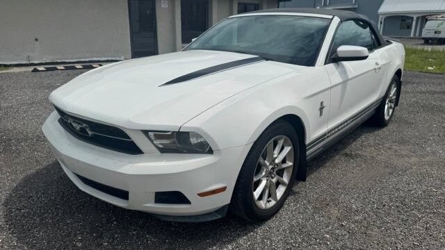 Used 2010 Ford Mustang Premium RWD image 2