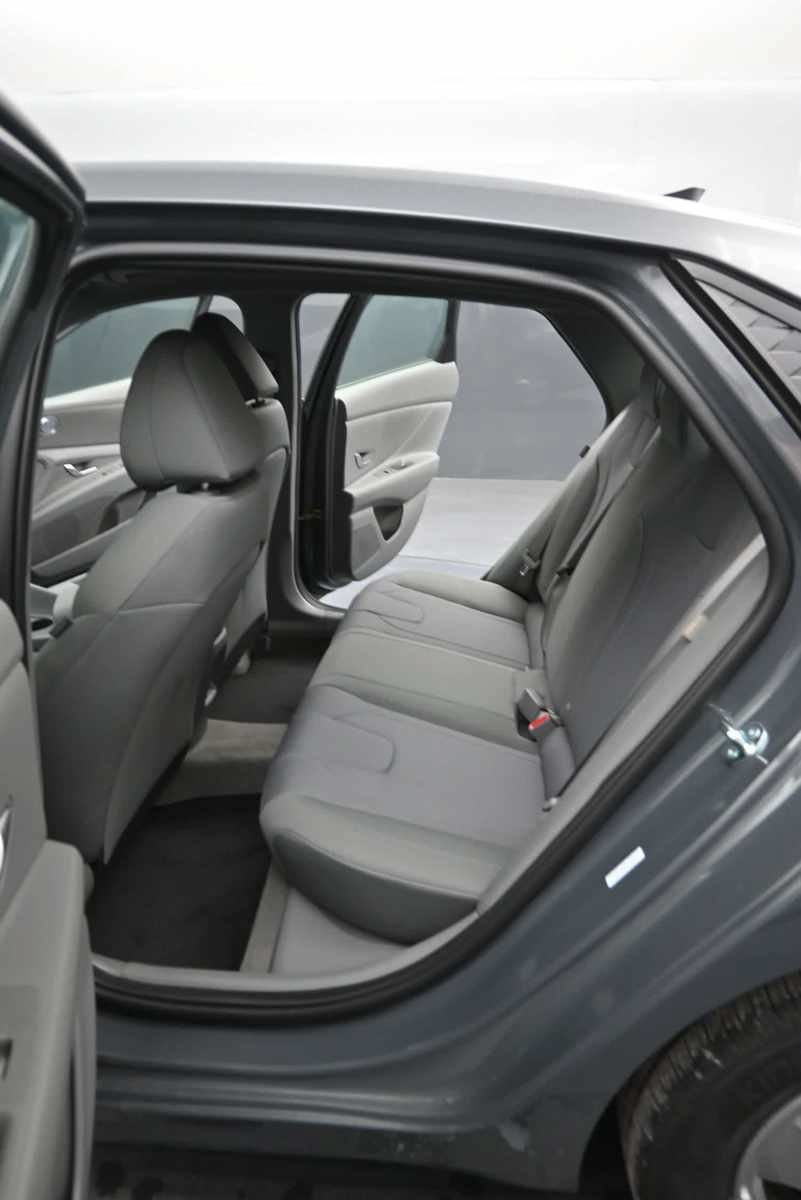 New 2026 Hyundai Elantra SE FWD image 16
