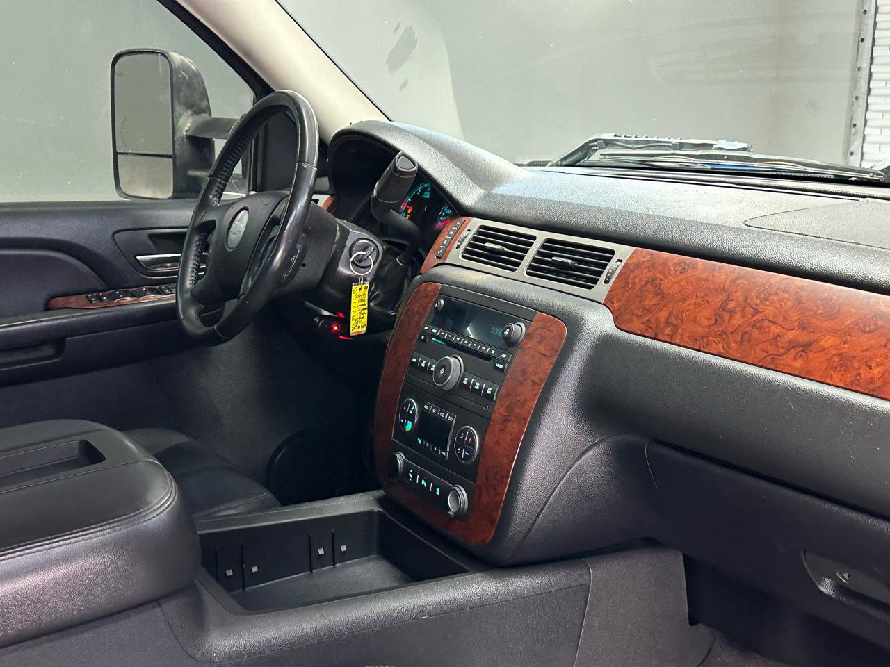 Used 2007 Chevrolet Silverado 1500 LTZ w/ Safety Package AWD/4WD image 10