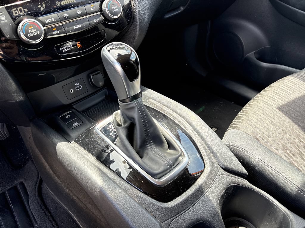 Used 2019 Nissan Rogue SV w/ Sun & Sound Touring Package AWD/4WD image 28